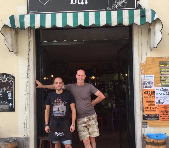 Marco e Mauro davanti al Garitta Bike bar