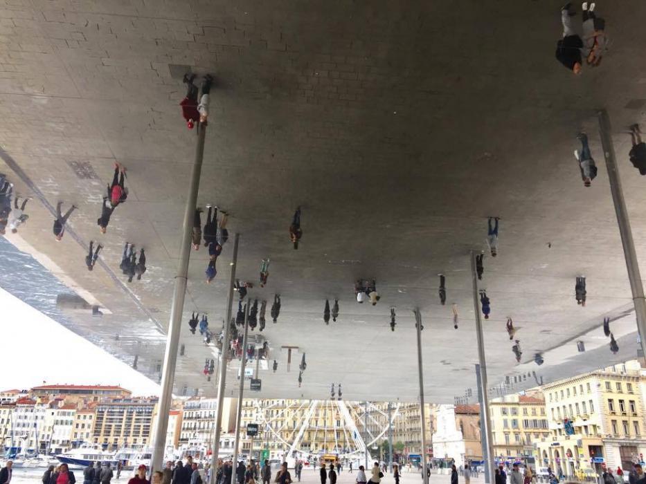 L'installazione di Norman Foster davanti al Porto Vecchio