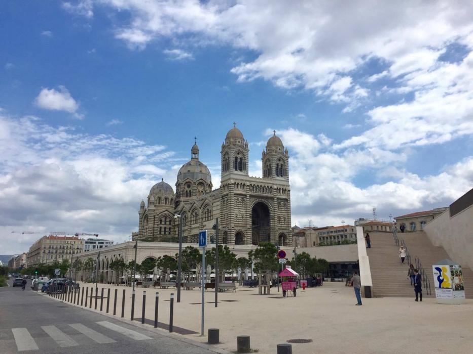La cattedrale di Marsiglia è vicino al nuovo quartiere Euroméditerranée