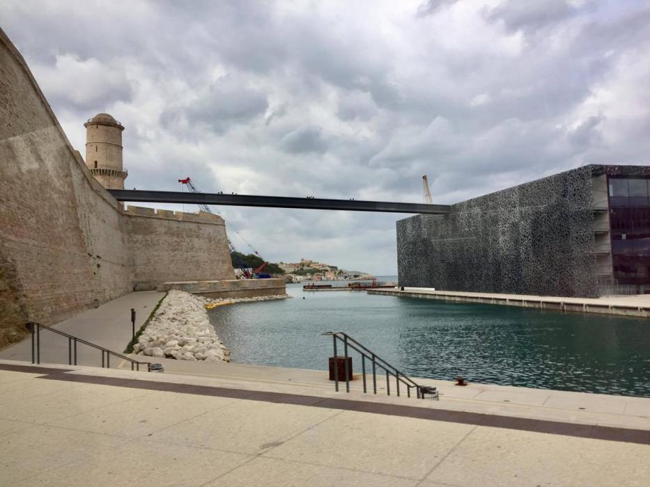 Quartiere Euroméditerranée: la passerella sospesa nel vuoto che porta dal Fort Saint-Jean al MuCEM (Museo delle Civiltà d'Europa e del Mediterraneo)