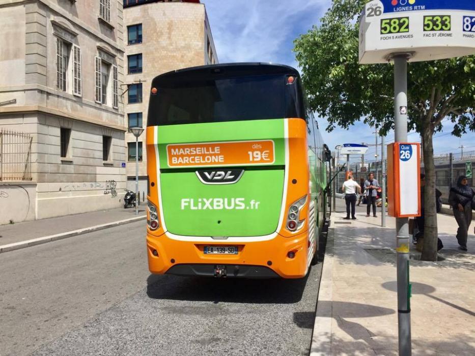 Però niente treno, gli orari per l'Italia sono improbabili. E allora a bordo del Flixbus