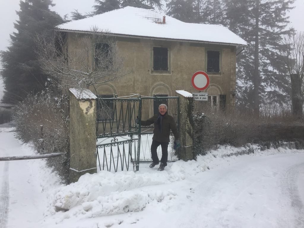 Cappelletta Masone. Enrico davanti a casa sua.