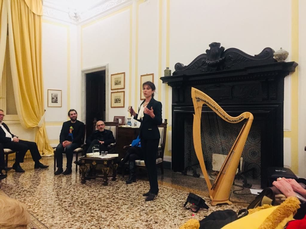 Chicca Crosio, mentre presenta un evento.
