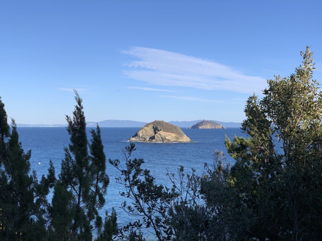 Firenze, Pistoia e l’isola d’Elba, la vita prima del covid Verso il mausoleo Tonietti